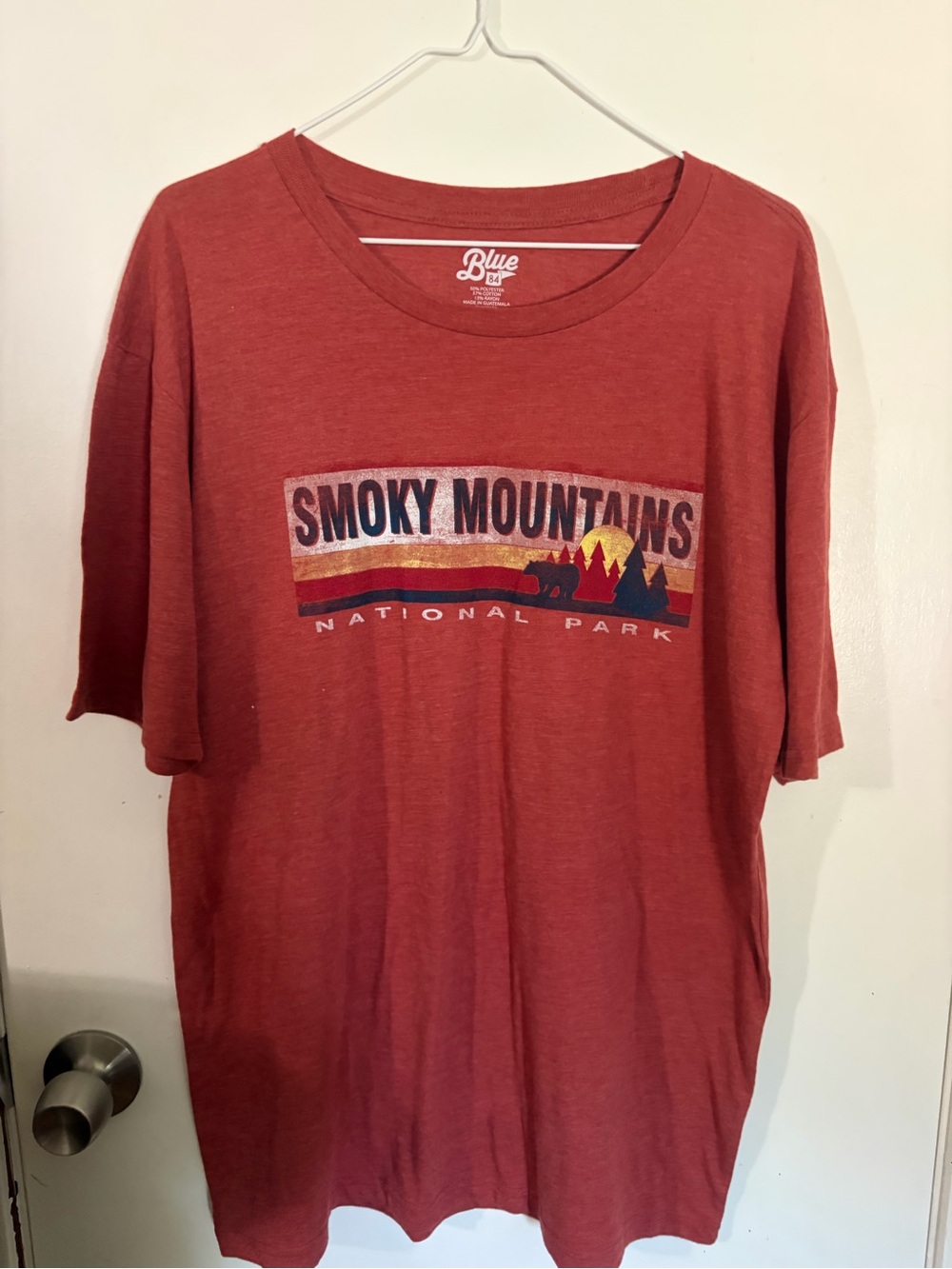 NWOT Men’s Blue 84 Large Smoky Mountains Graphic Tee in Brick Red Tote14